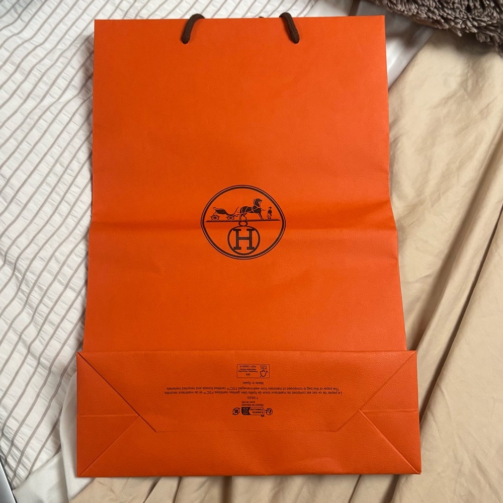 Hermès Orange Storage Bag with Iconic Logo and Ribbon - Picture 2 of 3